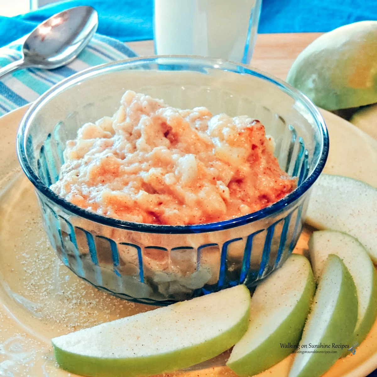 Crock Pot Oatmeal in blue bowl with Granny Smith Apples sliced