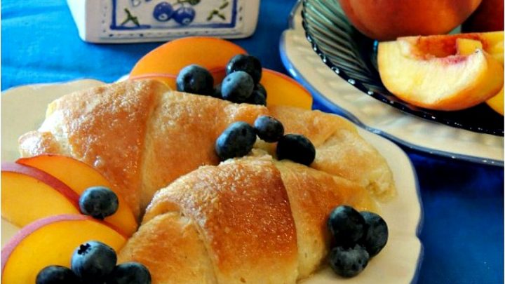 Blueberry Crescent Rolls - Walking On Sunshine Recipes