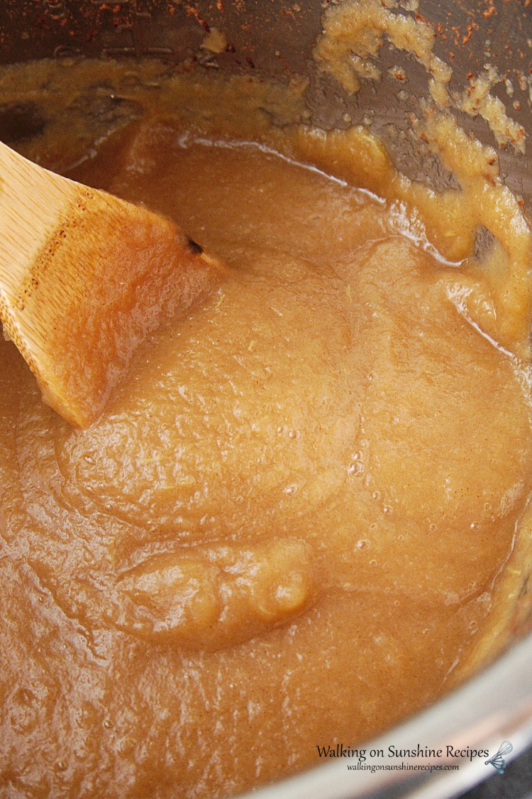 Applesauce fully processed in Instant Pot