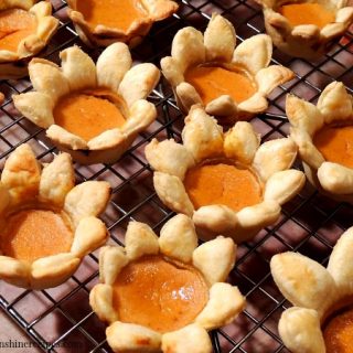 Flower Shaped Mini Pumpkin Pie