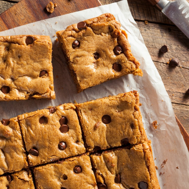 Chocolate Chip Cookie Bars with Cake Mix - chocolate chip cookie cake