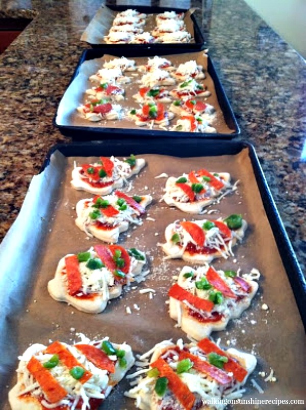 Mini Pizza Appetizers are delicious to make for all your party celebrations from Walking on Sunshine. 