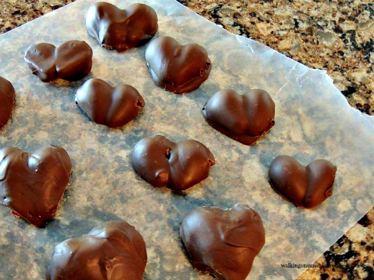 Chocolate Covered Heart Shaped Strawberries | Walking on Sunshine