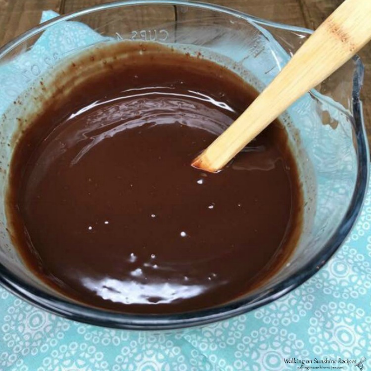 Chocolate Ganache Icing for Eclair Pudding Pie