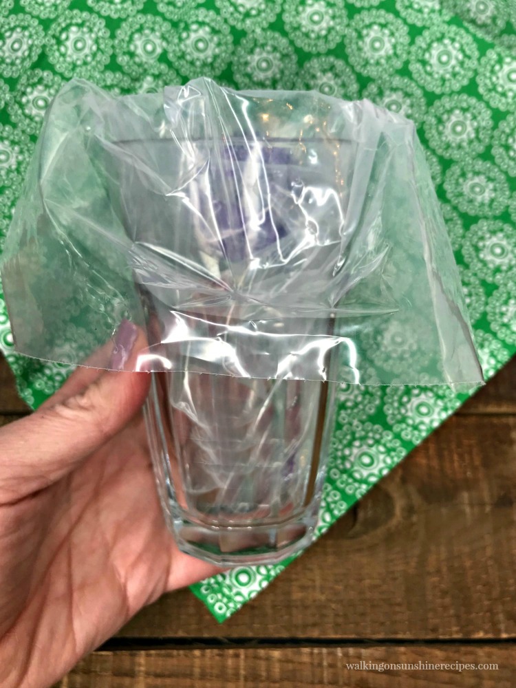 How to Fill a Plastic Decorating Bag with Batter or Icing with no tip attached