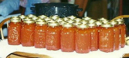 Beautiful canned tomatoes from Walking on Sunshine Recipes. 