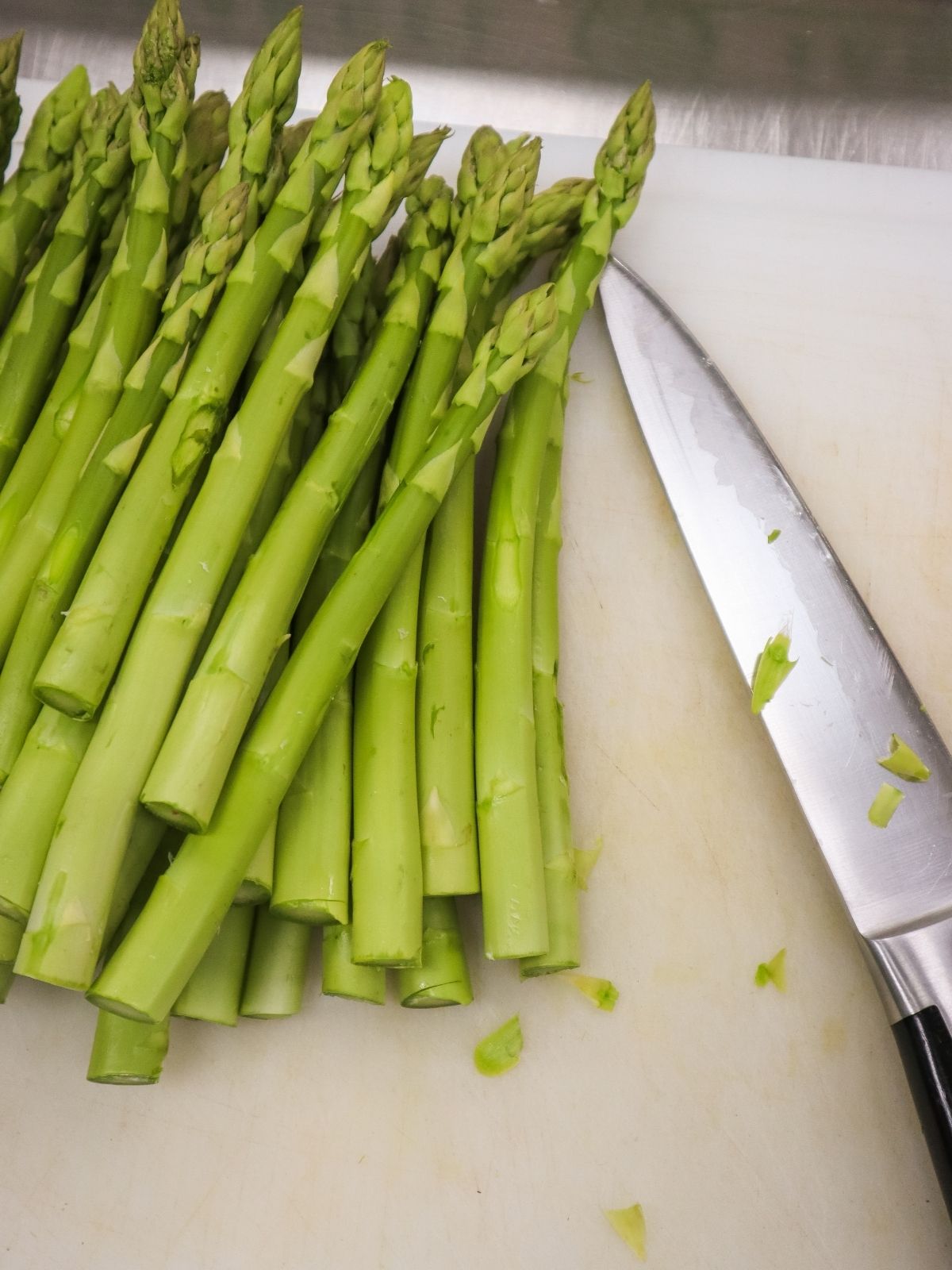 how to trim asparagus. 