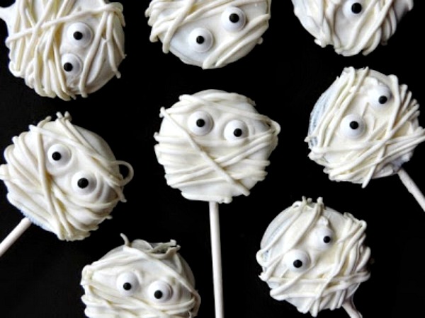 Oreo Mummy Pops from Smell Good Kitchen.