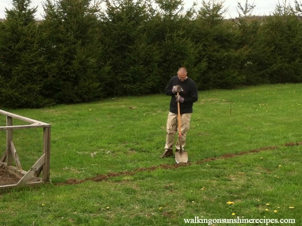 With a narrow trench shovel, loosen the earth around the border to being building the garden. 