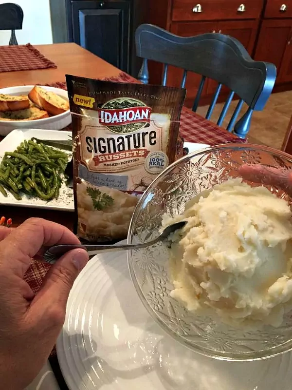  Idahoan Signature Russets Mashed Potatoes make any dinner special from Walking on Sunshine Recipes.