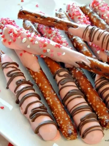 Valentines-Day-Chocolate-Covered-Pretzels