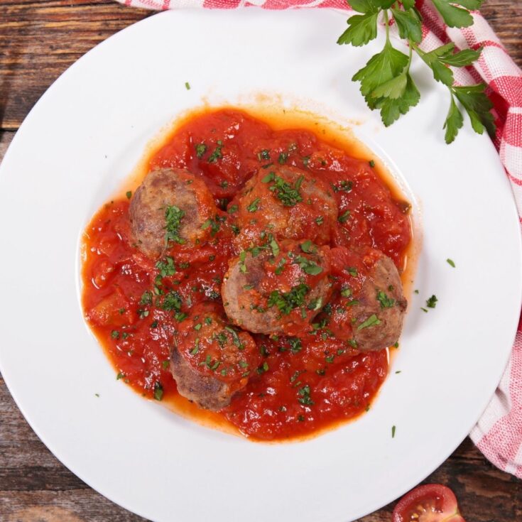 Slow Cooker Tomato Sauce with Meatballs