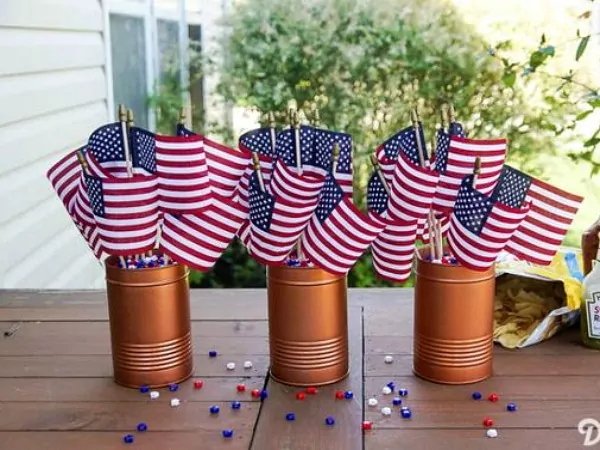 A great collection of patriotic decor ideas featured on Walking on Sunshine.
