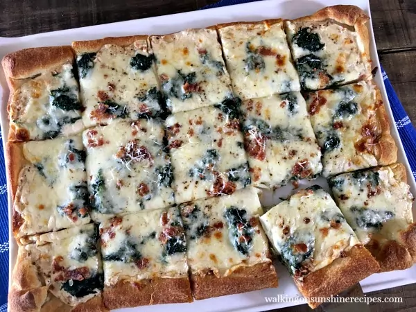 Bacon Alfredo Spinach Pizza from Walking on Sunshine Recipes