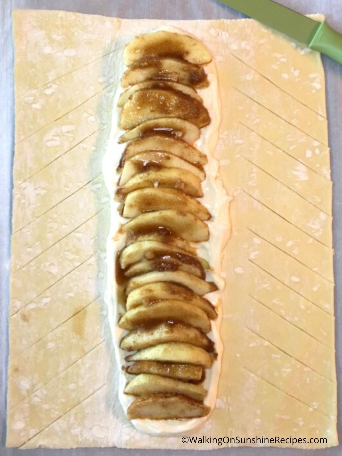 Cut slices in puff pastry. 