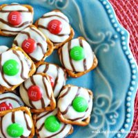 Hugs Pretzels - The Perfect Christmas Treat!
