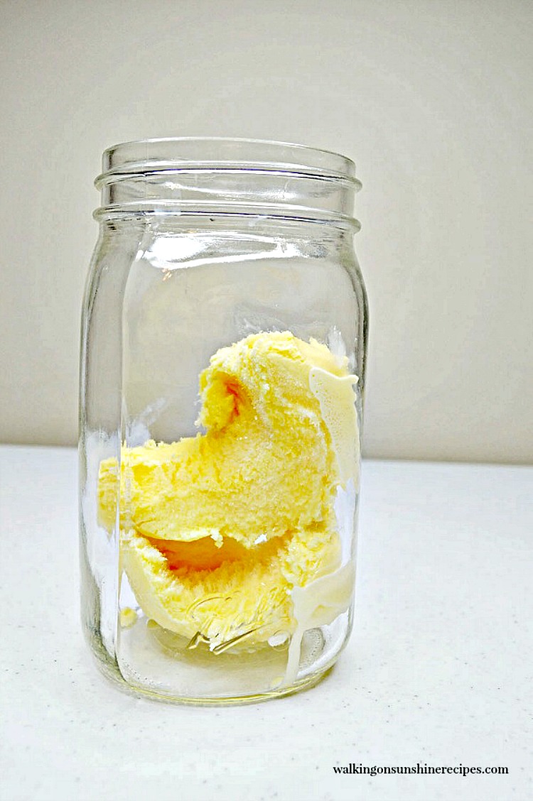 ice cream floats with vanilla ice cream in mason jars. 