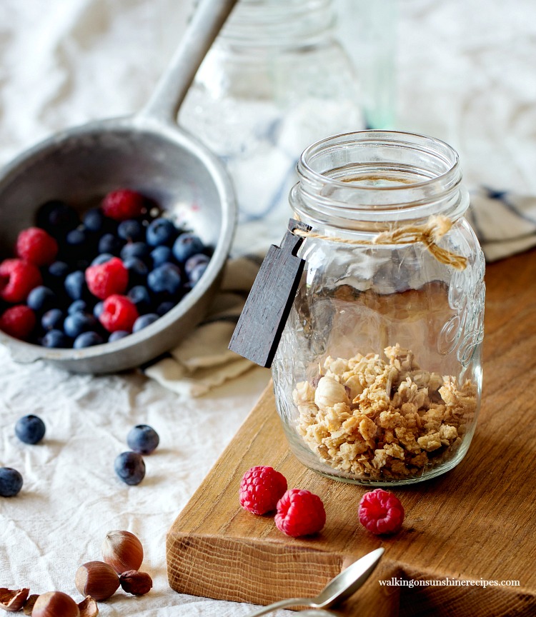 Breakfast Parfaits with Fruit, Yogurt and Granola Breakfast Recipe