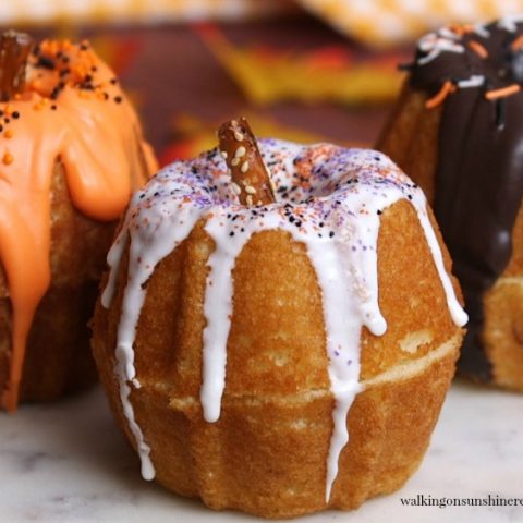 Mini Pumpkin Bundt Cakes - Walking On Sunshine Recipes