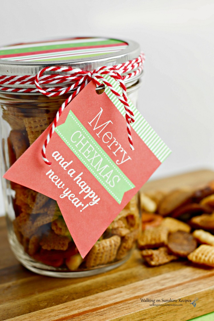 Christmas Chex Mix in a Jar | Walking On Sunshine Recipes