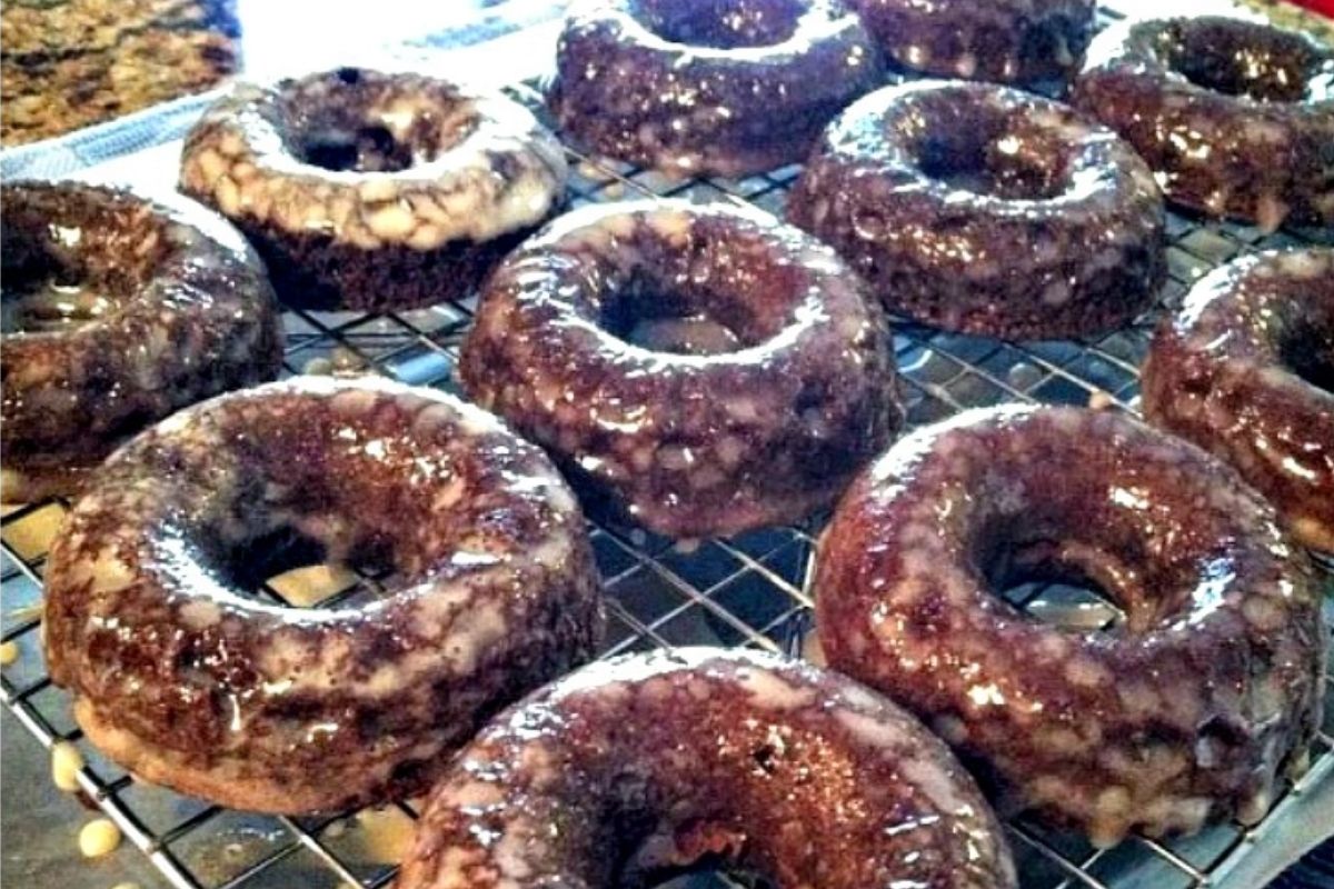 Baked Chocolate Glazed Donuts