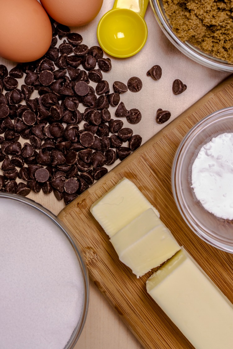 Heart Shaped Chocolate Chip Cookie Bars are the perfect way to celebrate how much you love your family all year long but especially on Valentine's Day from Walking on Sunshine Recipes. Ingredients for Chocolate Chip Cookies