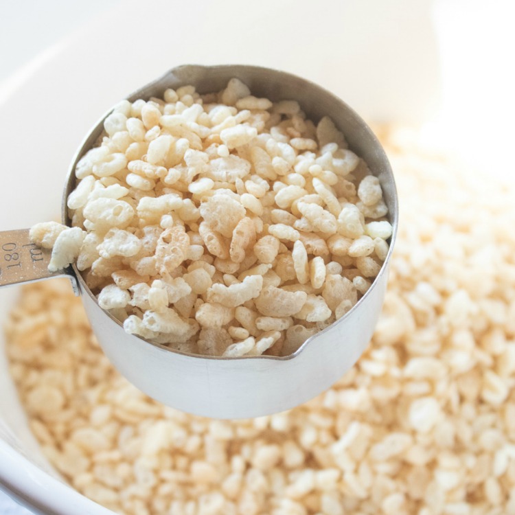 Rice Krispie cereal in measuring cup.