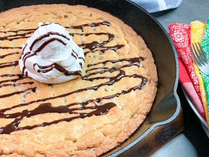 https://walkingonsunshinerecipes.com/wp-content/uploads/2020/06/Cast-Iron-Skillet-Chocolate-Chip-Cookie-FEATURED-photo-720x540.jpg