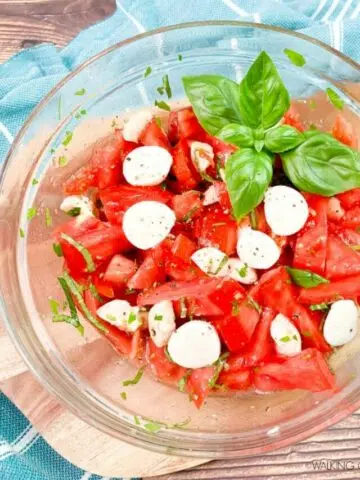 cropped-Fresh-Tomato-Salad-in-Glass-Bowl-FEATURED-photo.jpg