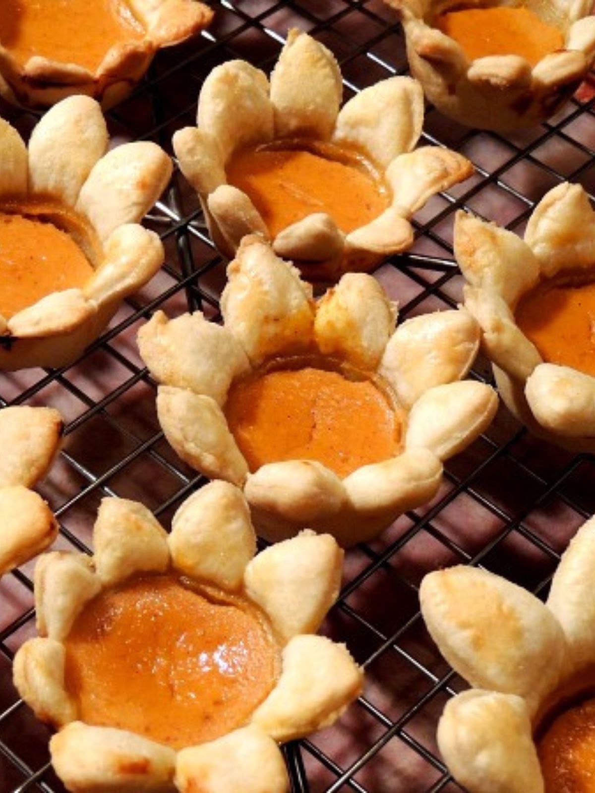 Flower Shaped Mini Pumpkin Pie