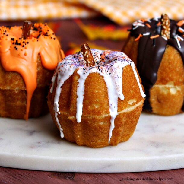 Mini Pumpkin Bundt Cakes | Walking On Sunshine Recipes