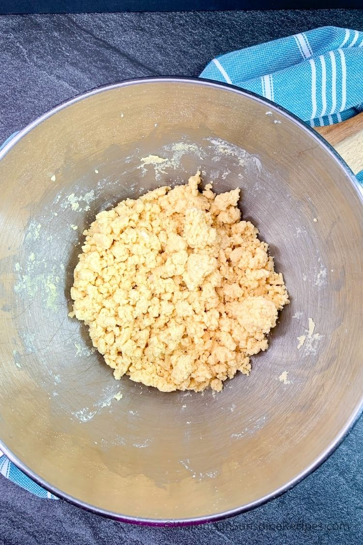 cake mix with softened butter for crumb topping. 