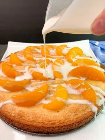 cropped-Pour-glaze-on-top-of-baked-peach-cake..jpg