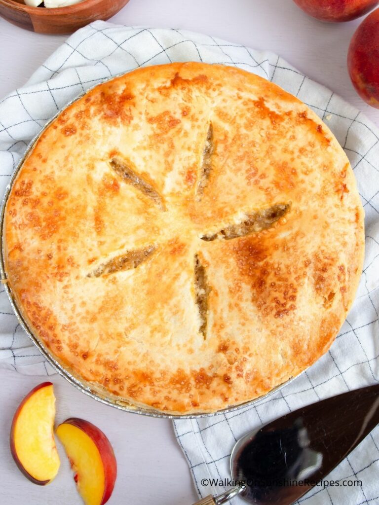 Peach pie baked.