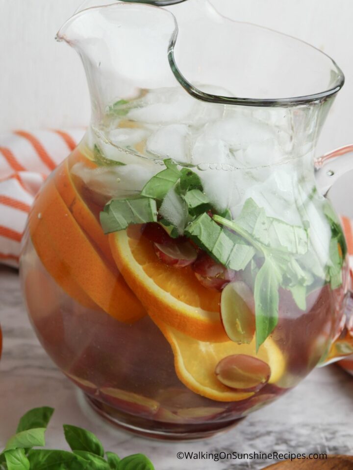 Grape Infused Water - Walking On Sunshine Recipes