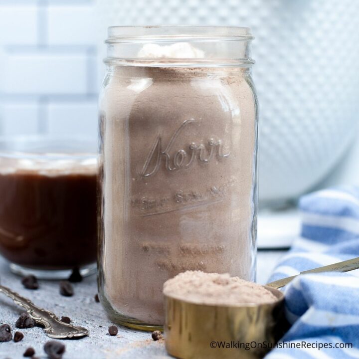 Mason Jar Hot Cocoa Gift - Walking On Sunshine Recipes