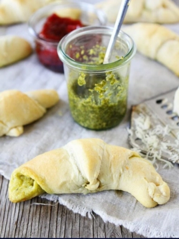 Pesto Crescent Rolls Appetizers-cover image