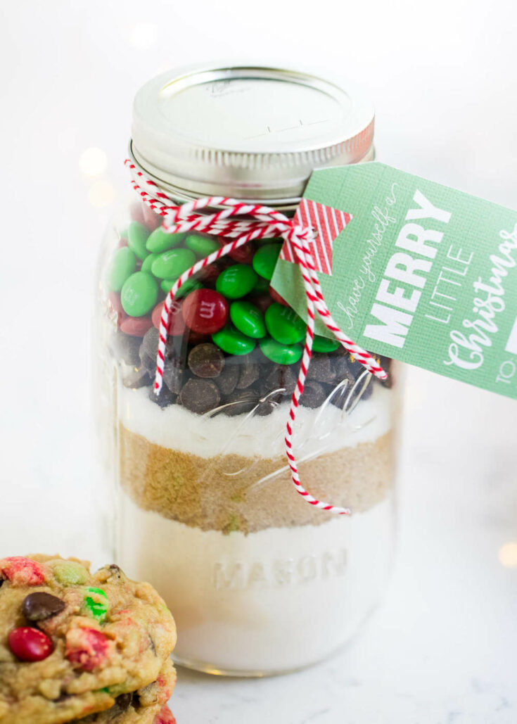 https://walkingonsunshinerecipes.com/wp-content/uploads/2021/11/mason-jar-cookie-mix-i-heart-naptime-735x1029.jpg