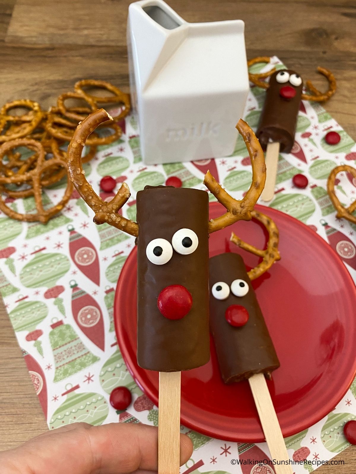 Reindeer Cakes on a Stick.