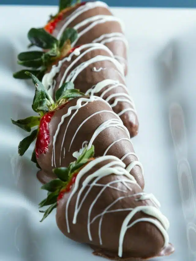 DIY Valentine's Day Chocolate Covered Strawberries Story