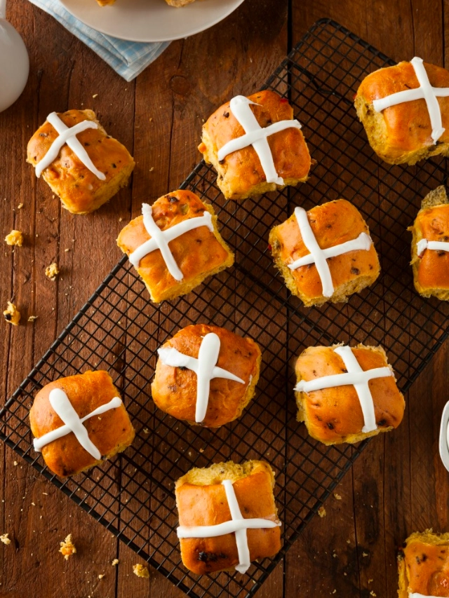 Hot Cross Buns - Easter Recipe Story