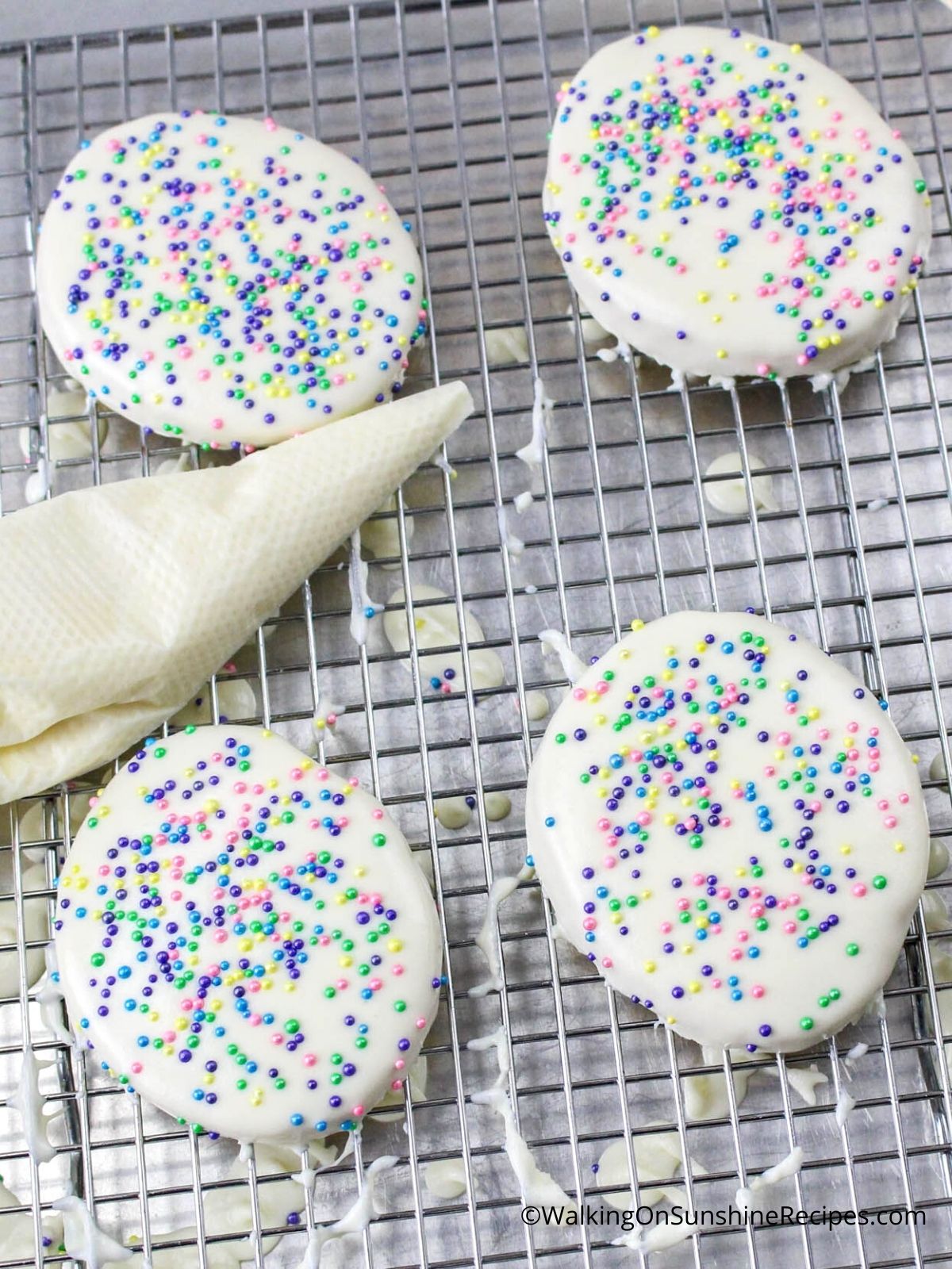 how to decorate sugar cookies.