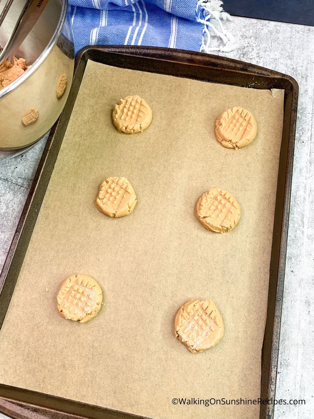 Cookies on baking tray.