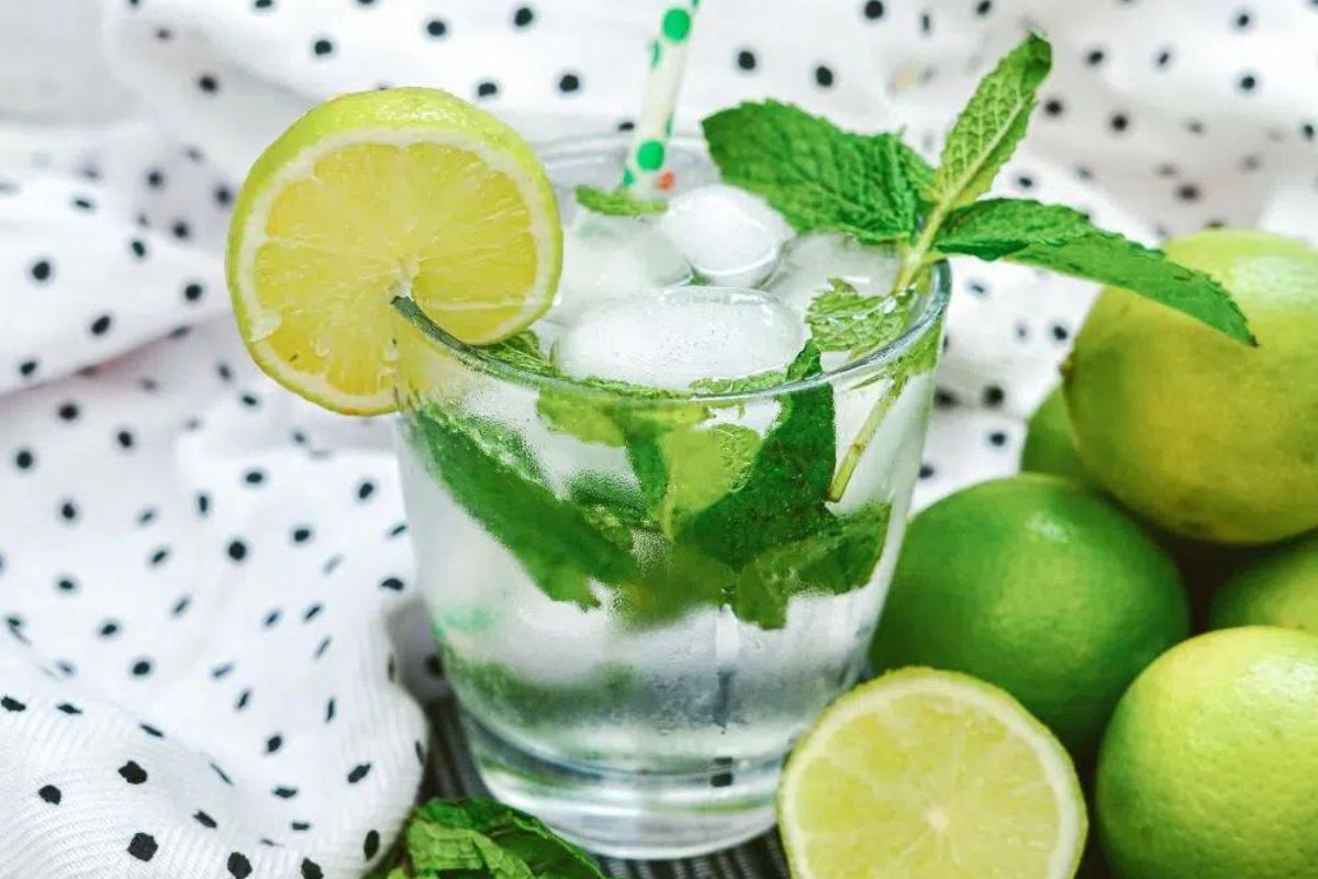 Chilled sparkling water with lime slices in a glass.