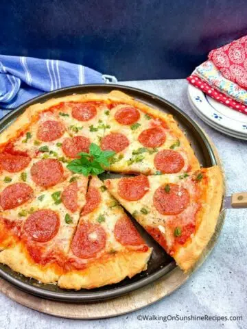 cropped-Pizza-with-crescent-rolls-sliced..jpg