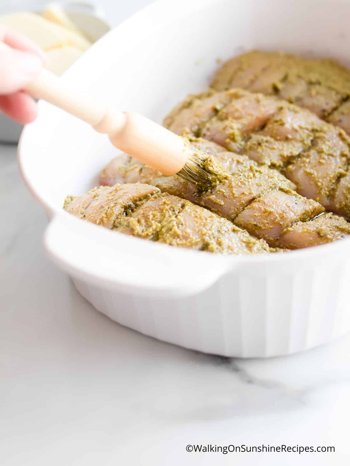 how to add pesto sauce to chicken.