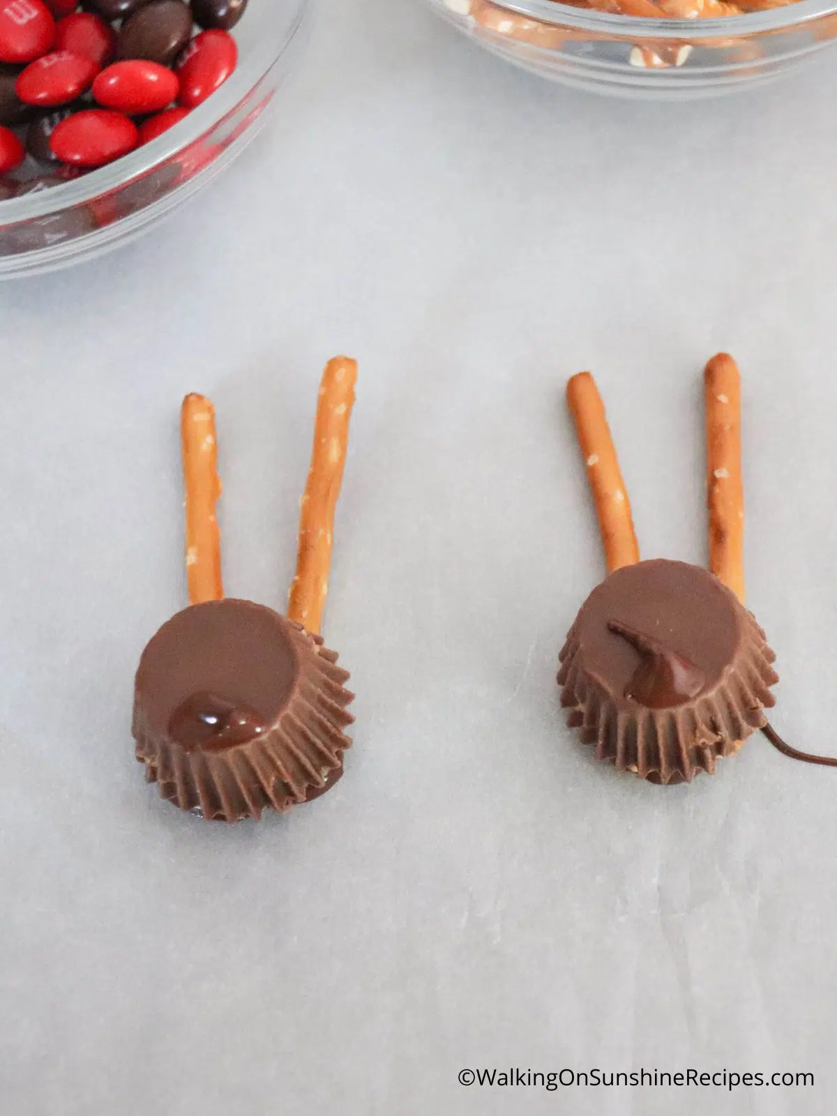 how to add melted chocolate to mini peanut butter cups.