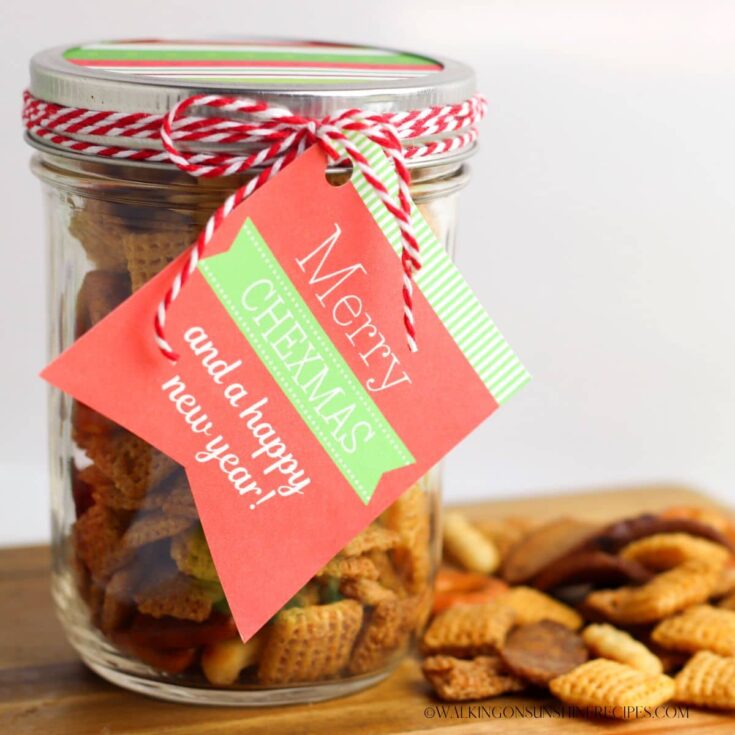 Christmas Snack Mix in a Jar - Walking On Sunshine Recipes