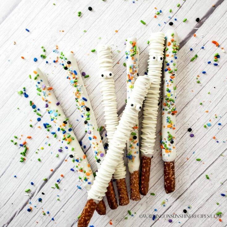 how to make halloween chocolate covered pretzels.