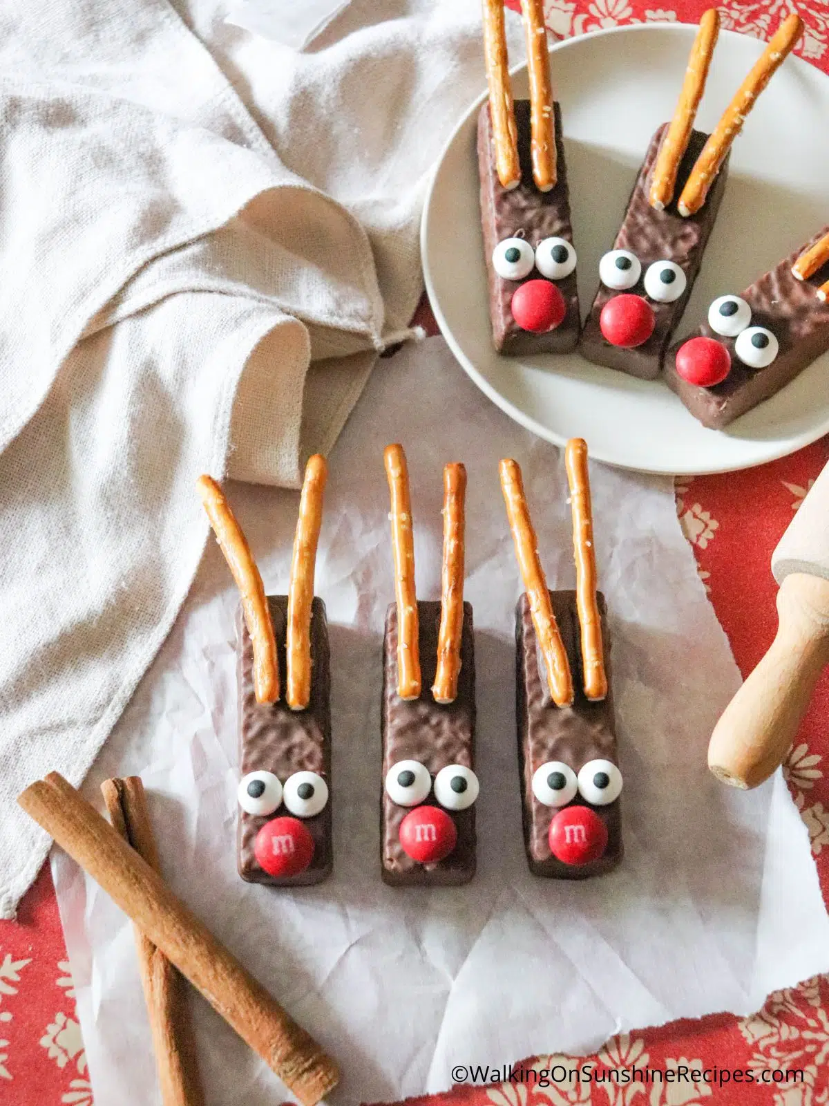 Christmas Reindeer Cookies with pretzels.